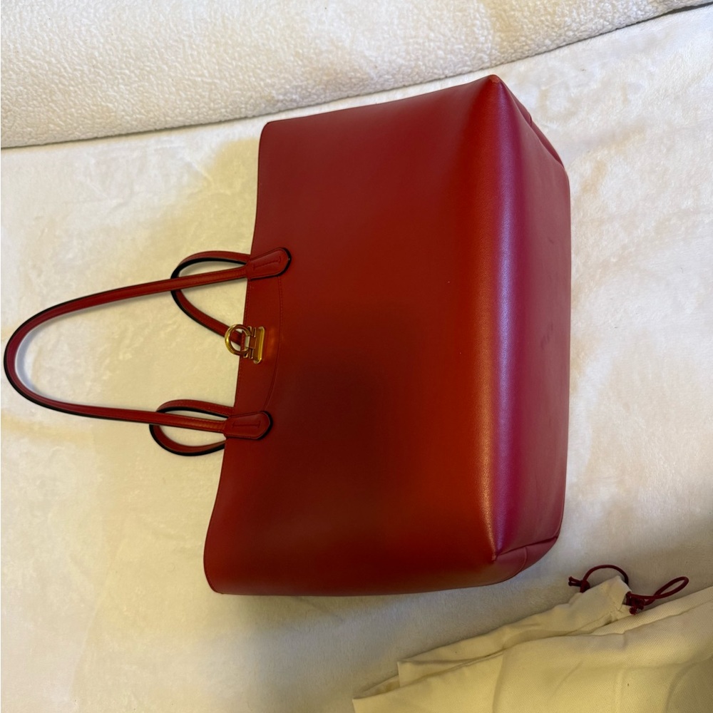Elegant Red Leather Tote Bag by Salvatore Ferragamo